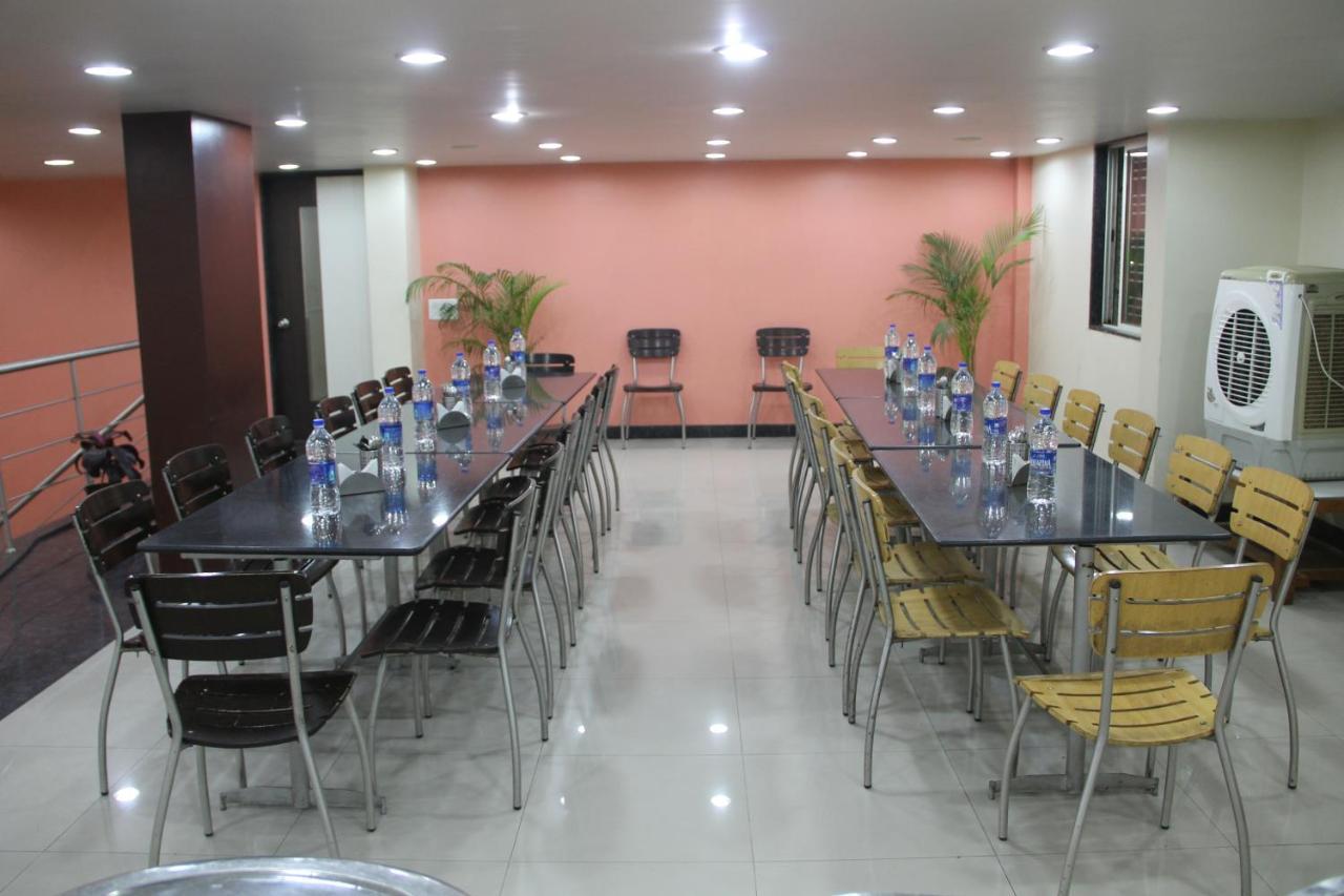 Hotel New Bharti Aurangabad  Bagian luar foto