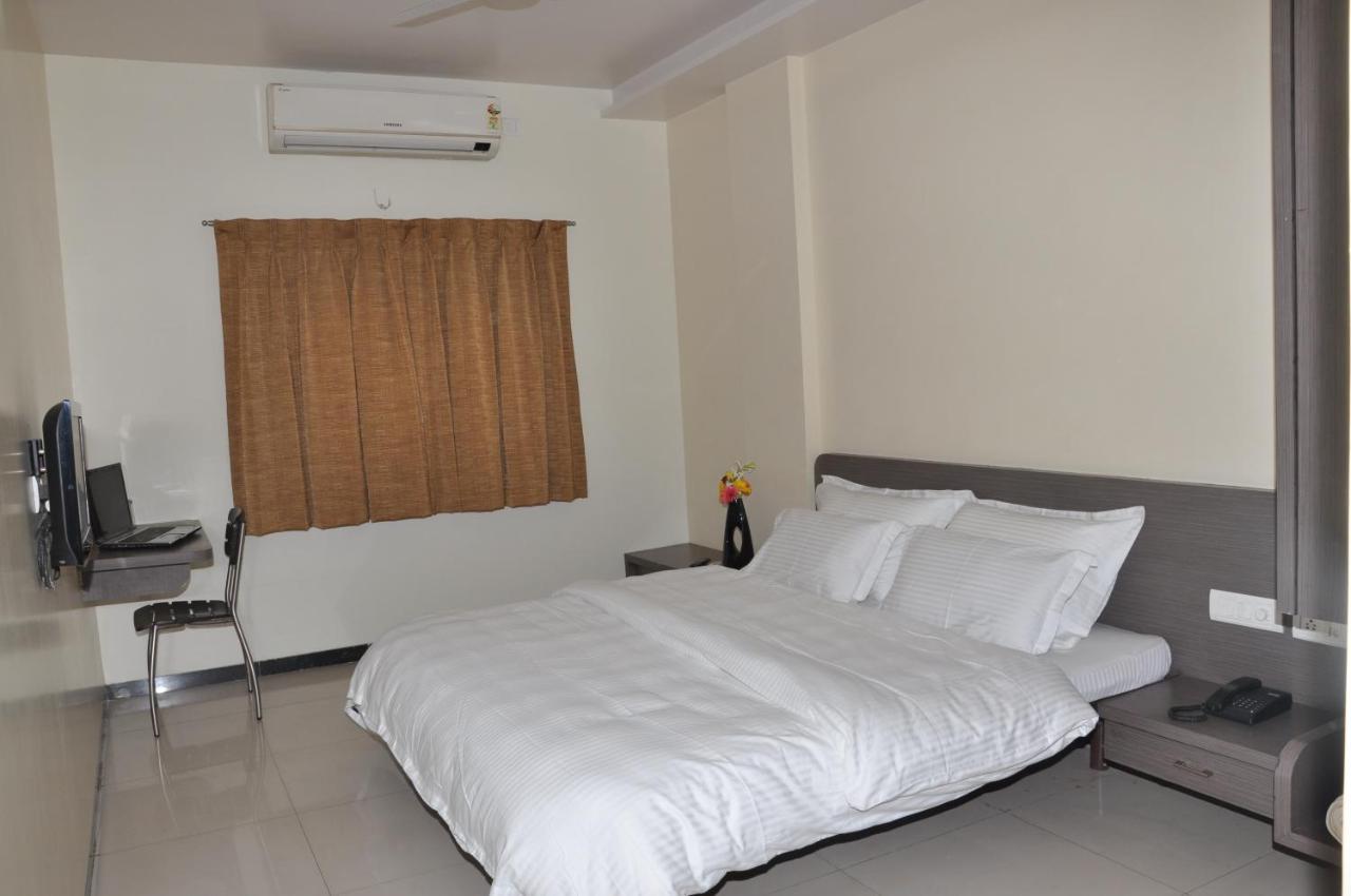 Hotel New Bharti Aurangabad  Bagian luar foto
