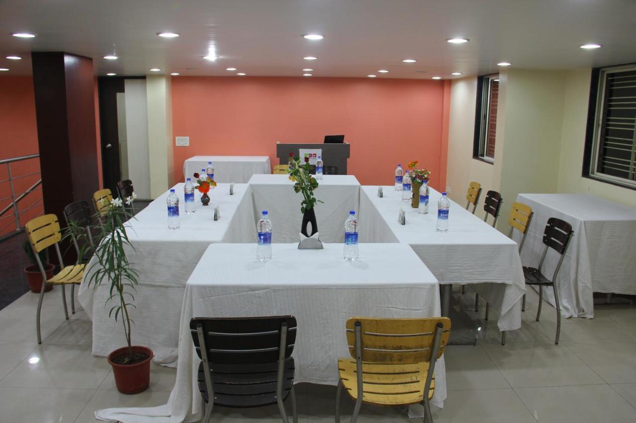 Hotel New Bharti Aurangabad  Bagian luar foto