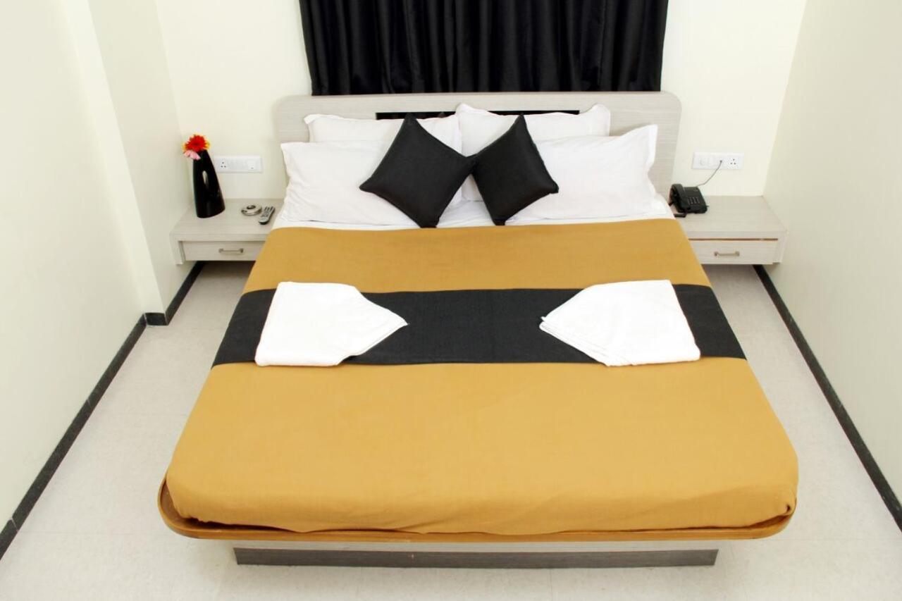 Hotel New Bharti Aurangabad  Bagian luar foto
