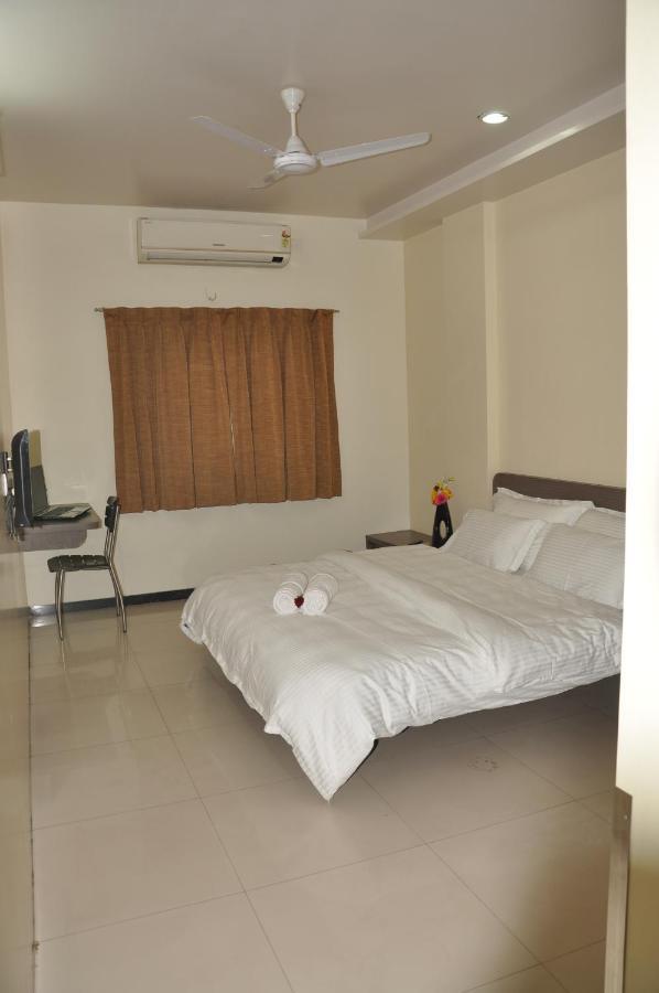 Hotel New Bharti Aurangabad  Bagian luar foto