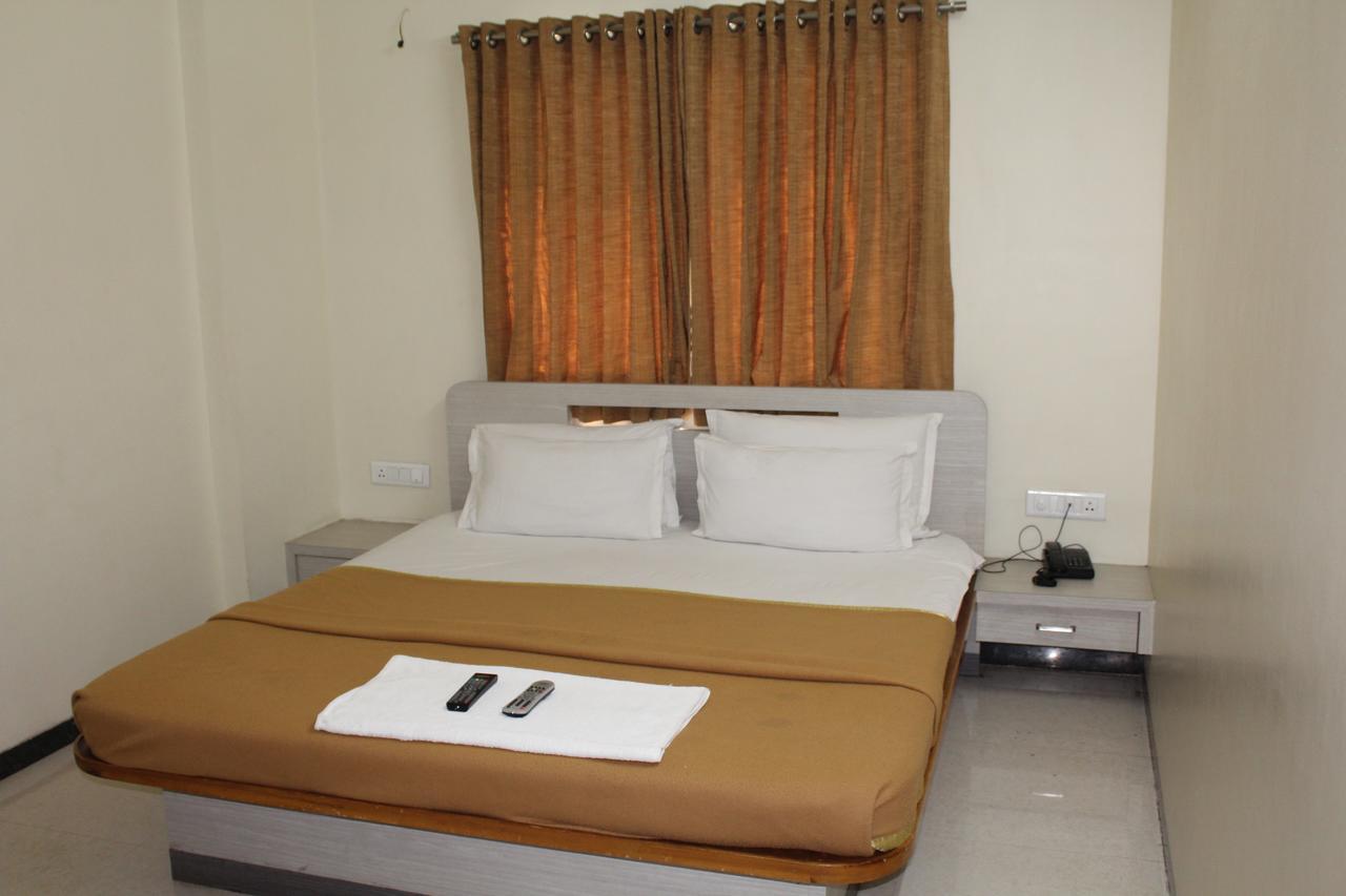 Hotel New Bharti Aurangabad  Bagian luar foto
