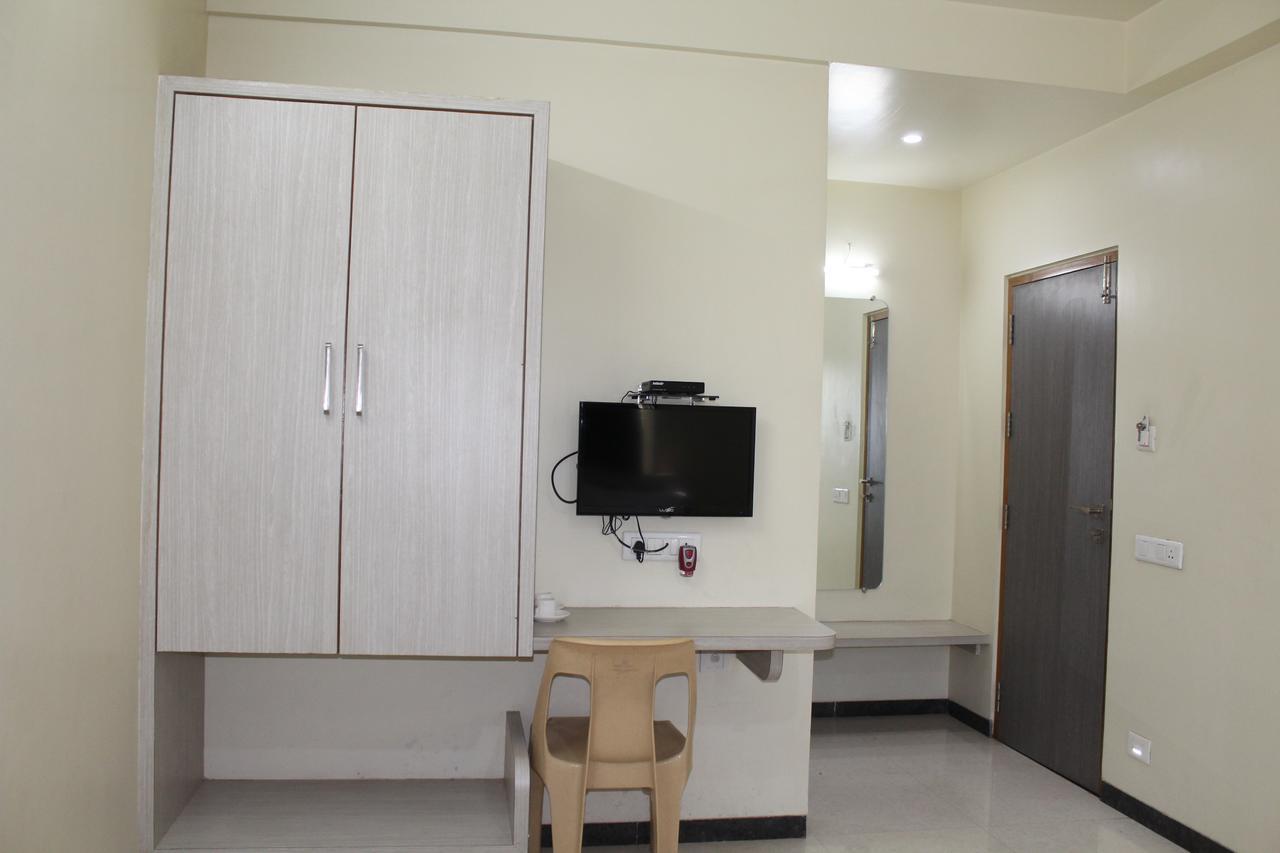 Hotel New Bharti Aurangabad  Bagian luar foto